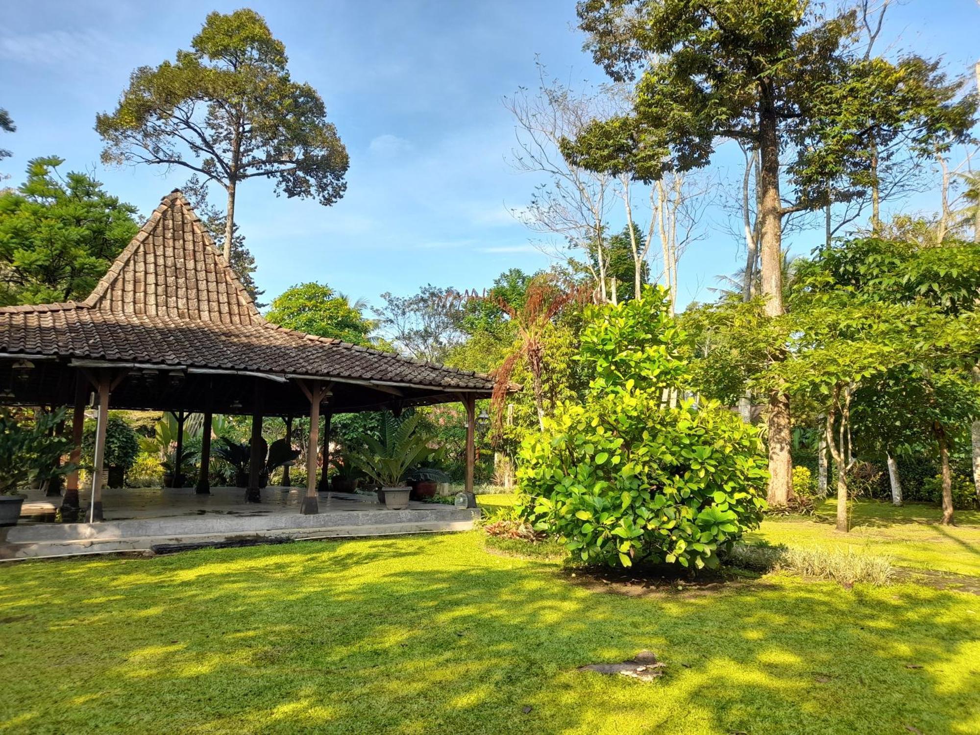 Ndalem Nitihardjan Magelang Exterior foto