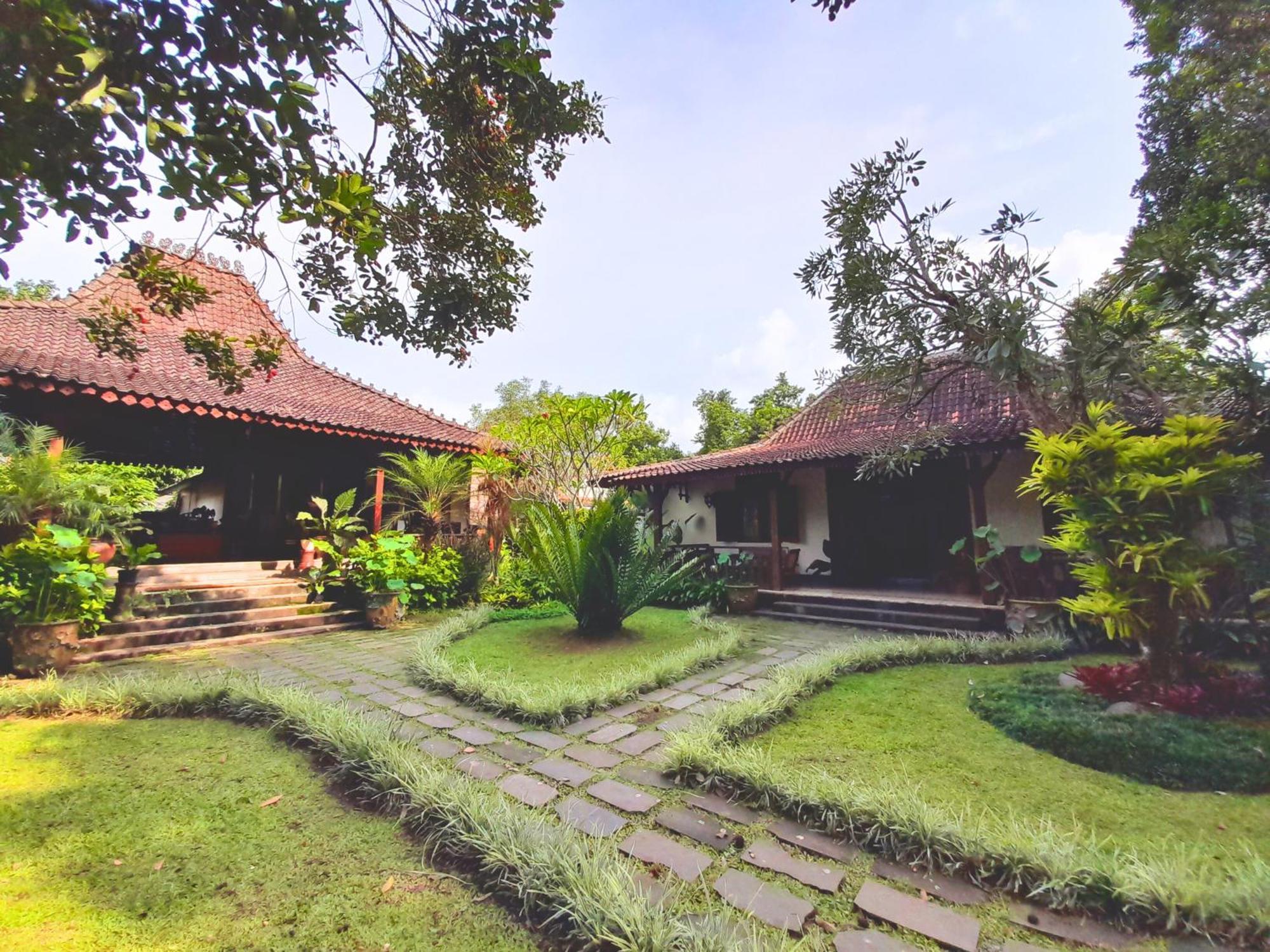 Ndalem Nitihardjan Magelang Exterior foto