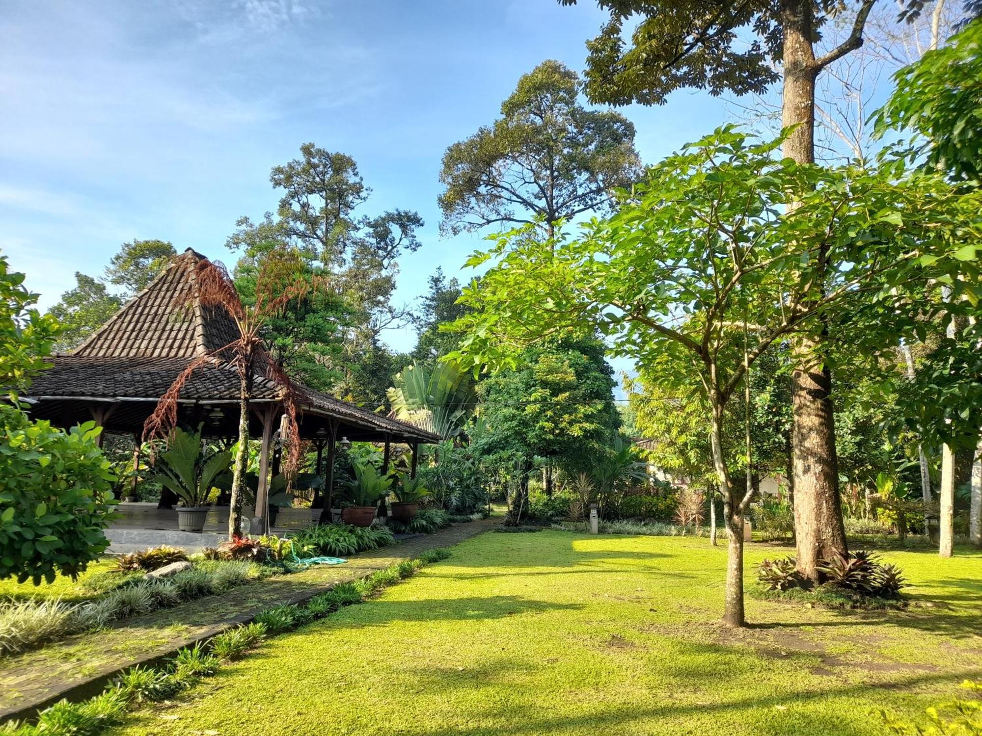 Ndalem Nitihardjan Magelang Exterior foto